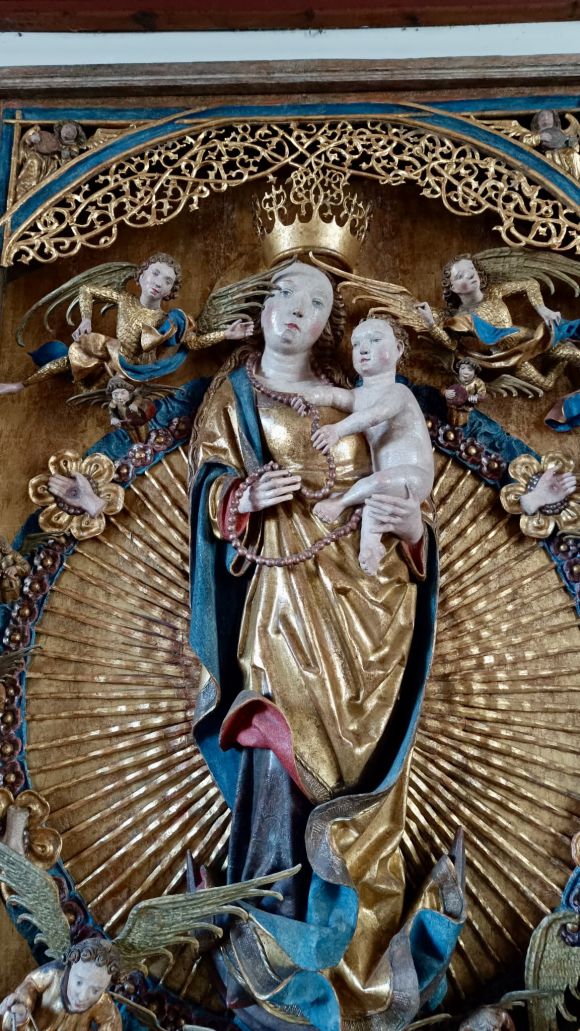 Auch diese Schnitzfigur eines spätmittelalterlichen Flügelalters aus Gischow wurde bei der Exkursion bestaunt. (Foto: LK Prignitz)